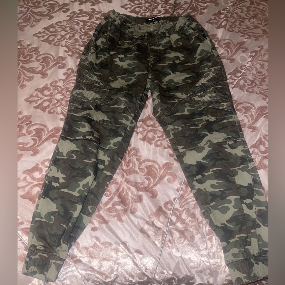 New almost famous camo joggers size  1x womans